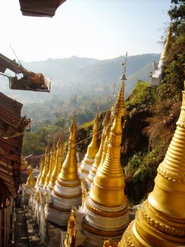 many temples in burma with golden roofs