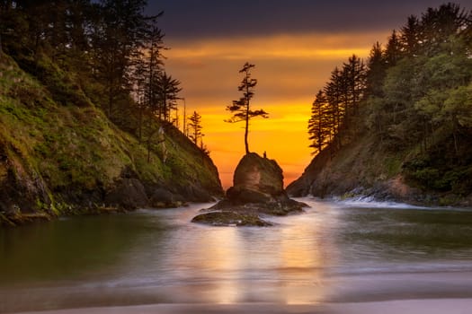 Deadman's Cove in Cape Disappointment State Park at Oregon Coast during Sunset