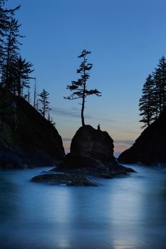 Deadman's Cove in Cape Disappointment State Park at Oregon Coast during blue hour evening twilight hour