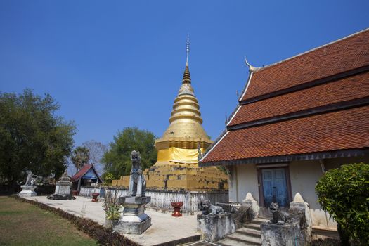 wat pratatchomping,Ancient and ancient located in Lampang.