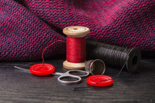 items for sewing against the background of knitted fabric