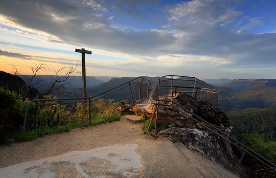 Elysian Rock lookout located in Leura Blue Mountains has magnificent views over the Jamison Valley.