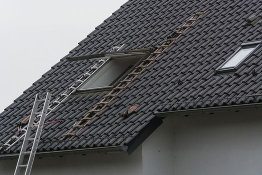 Roofing, installation or repair of a roof window on a pitched roof