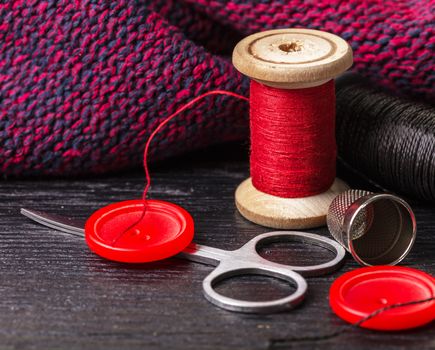 items for sewing against the background of knitted fabric