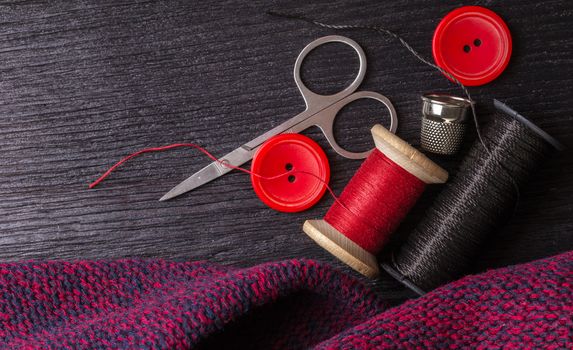 items for sewing against the background of knitted fabric