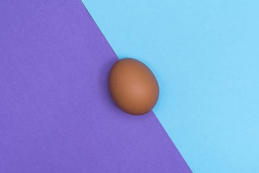 an egg on a two-color surface
