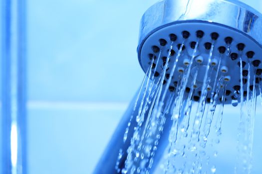 Head shower while running water