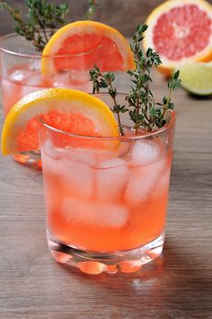 Muddled lime and thyme, combined with fresh grapefruit juice and delicious bourbon, it’s the perfect way to get the most out of those amazing grapefruits. This cocktail is refreshing, full of flavour and totally gorgeous – it’s the perfect cocktail to serve at any occasion