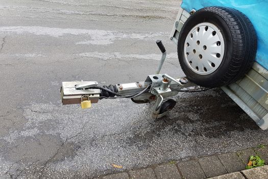 Towbar and jockey wheel with power connection and trailer lock in case of rain.