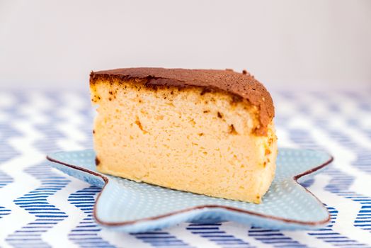 Cheesecake serve in blue plate