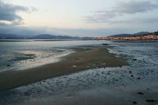 The river Minya (Minha), which has become shallow due to the low tide, creates the impression that it is possible to cross it from Portugal to Spain. The river is the border between Portugal and Spain