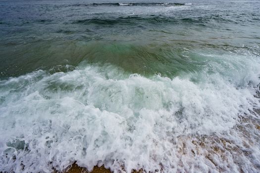 Noisy ocean surf with force throws waves to shore