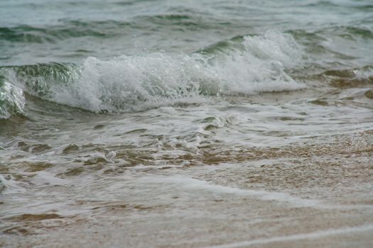 Noisy ocean surf with force throws waves to shore