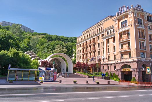 city hotel of a magnificent kind near to green picturesque slopes