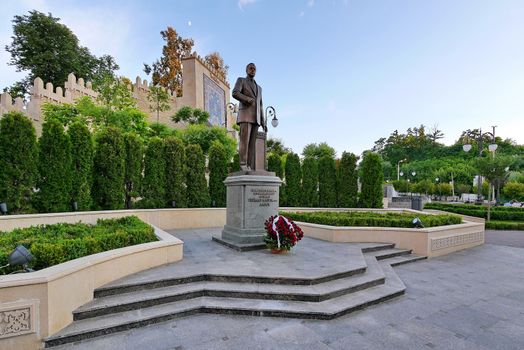 Monument to Heydar Aliyev against the background of a wall with an ornamental Azerbaijani carpet
