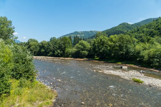 Two beaches with a huge number of green spaces, separated by a fast mountain river