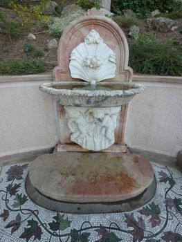 fountain in the form of two angels holding a conch with pearls