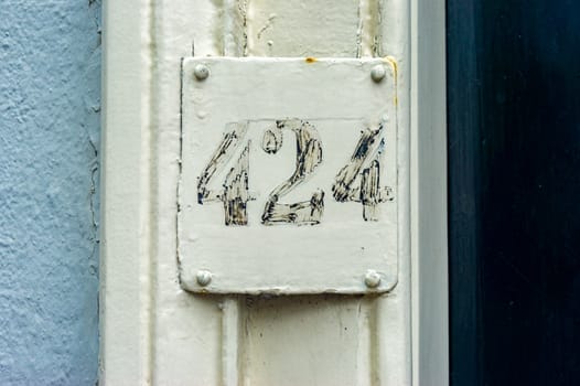 House number four hundred and twenty four (424)