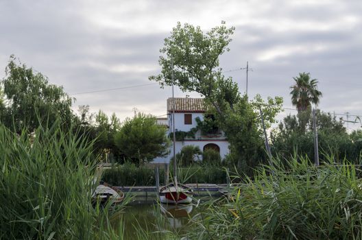 The Port of Catarroja is one of the main accesses to the Albufera. It has been a point of connection and union through navigation with other locations, at the time when the rest of the communications were insufficient.