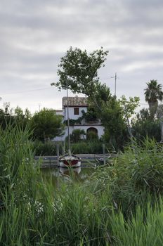 The Port of Catarroja is one of the main accesses to the Albufera. It has been a point of connection and union through navigation with other locations, at the time when the rest of the communications were insufficient.