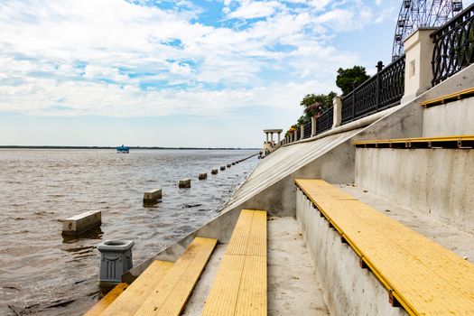 The level of the Amur river near Khabarovsk rose to 5 meters. Flooded the lower tier of the promenade.