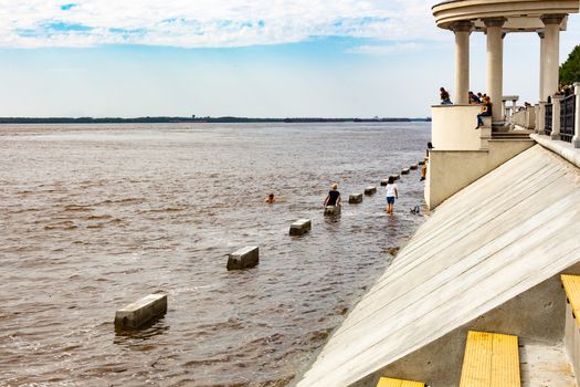 The level of the Amur river near Khabarovsk rose to 5 meters. Flooded the lower tier of the promenade.