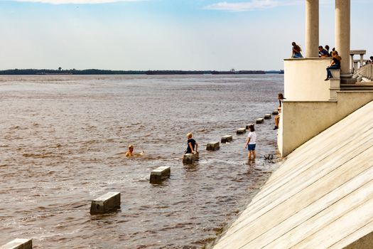 The level of the Amur river near Khabarovsk rose to 5 meters. Flooded the lower tier of the promenade.