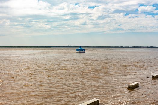 The level of the Amur river near Khabarovsk rose to 5 meters. Flooded the lower tier of the promenade.