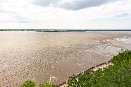 The level of the Amur river near Khabarovsk rose to 5 meters. Flooded the lower tier of the promenade.