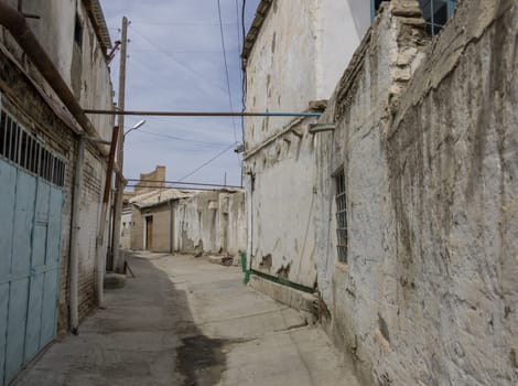 Narrow street of Itchan Kala medieval residential neighborhoods, Khiva, Uzbekistan.