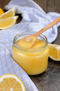 Lemon Kurd - custard on lemon juice. This is a classic, it is used to use with toasts, in tartas, cakes.