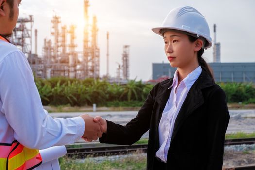 The engineer guy is shaking hands with construction manager. Dealing the contract.