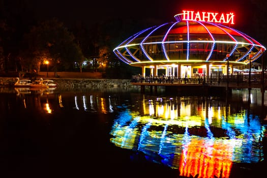 Night city landscape. City ponds Khabarovsk in the light of lanterns, which are reflected in the water.