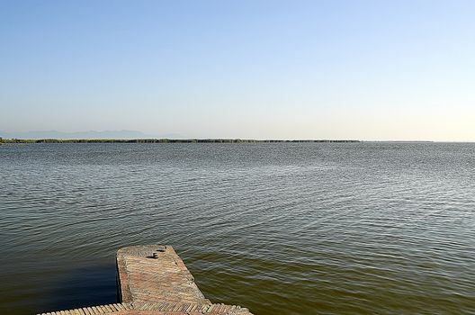 This site of 21,120 ha, which was named a natural park by the Valencian Government on July 23, 1986, is located about 10 km south of the city of Valencia. The natural park includes the system formed by the Albufera proper, its humid environment, and the littoral cord adjacent to both