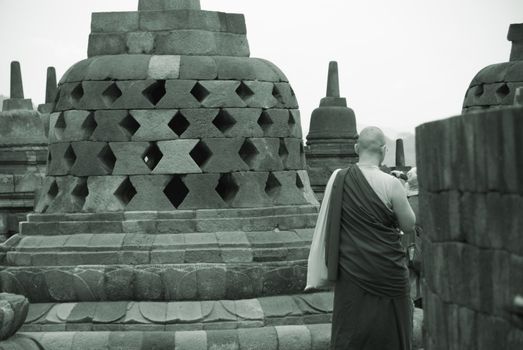 Around the circular platforms are 72 openwork stupas, each containing a statue of the Buddha.