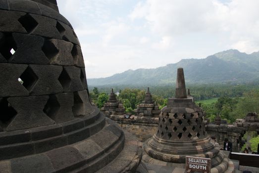 Around the circular platforms are 72 openwork stupas, each containing a statue of the Buddha.