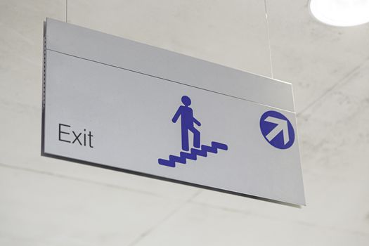 Output signal, detail of an information signal, emergency output