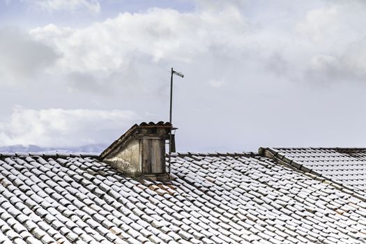 Roof snow in winter, inviernom day, cold and ice