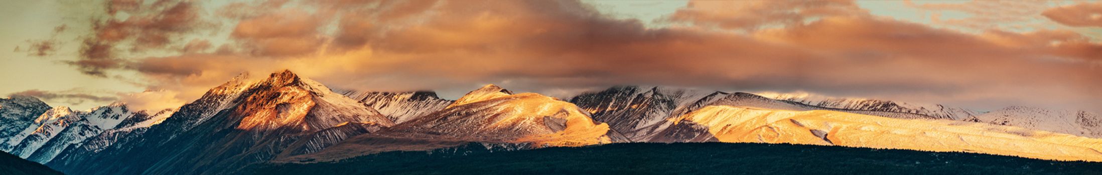 Snowcapped Mt. Cook Peak during Sunset in Mt. Cook National Park, magnificent rugged mountain with snow and ice, South Island, New Zealand