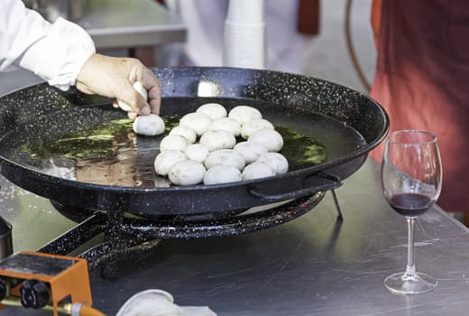 Grilled mushrooms, cook some detail as mushrooms in a sarte, street food