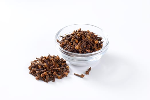 Dried cloves in a glass bowl