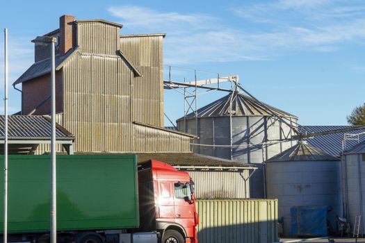 The mill produces high-quality animal feed for the supply of breeders
