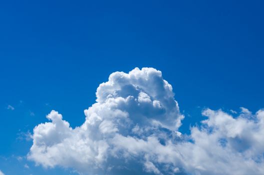 clouds in the blue sky