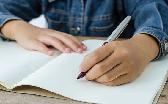 hand write with hand left