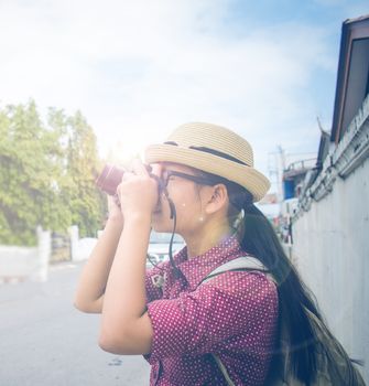 Asian girl live to take photo to travel