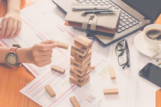 Business risks in the business. Requires planning Meditation must be careful in deciding to reduce the risk in the business. As the game drew to a wooden block from the tower