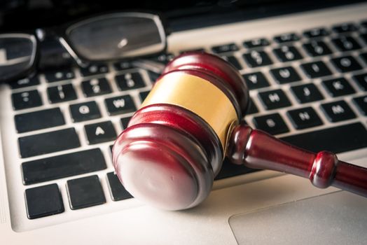 Online auction Trading through technology tools, competition in price 