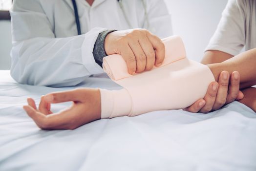 Doctors are treating patients with arm injuries 