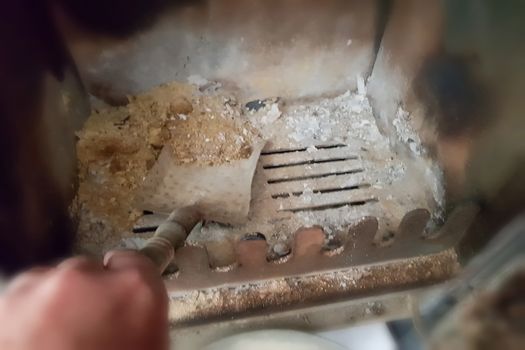 Clean the fireplace. Ashes and charred pieces of wood, discard from the open fireplace.