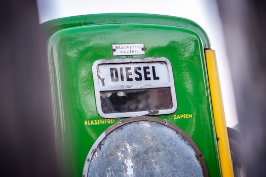 Historic green and yellow fuel dispenser for diesel petrol with German text "Blasenfrei zapfen" (engl. Refuel without bubbles)